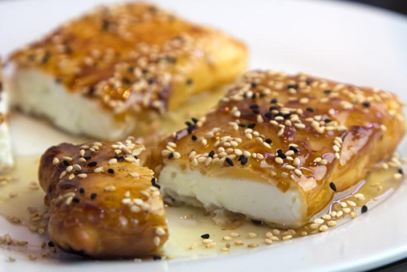 feta saganaki Yunan yemeği
