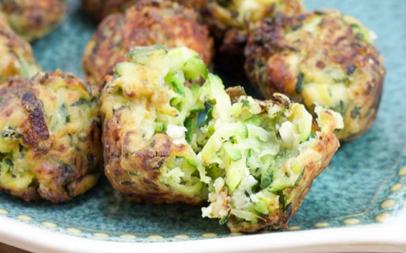 kolokithokeftedes Yunan yemeği