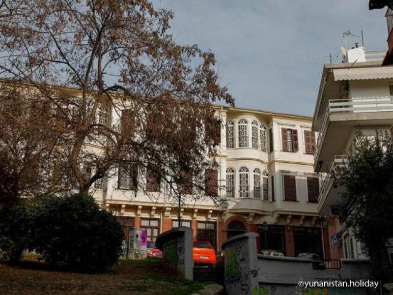 Ano Poli (Yukarı Şehir) Kütüphanesi