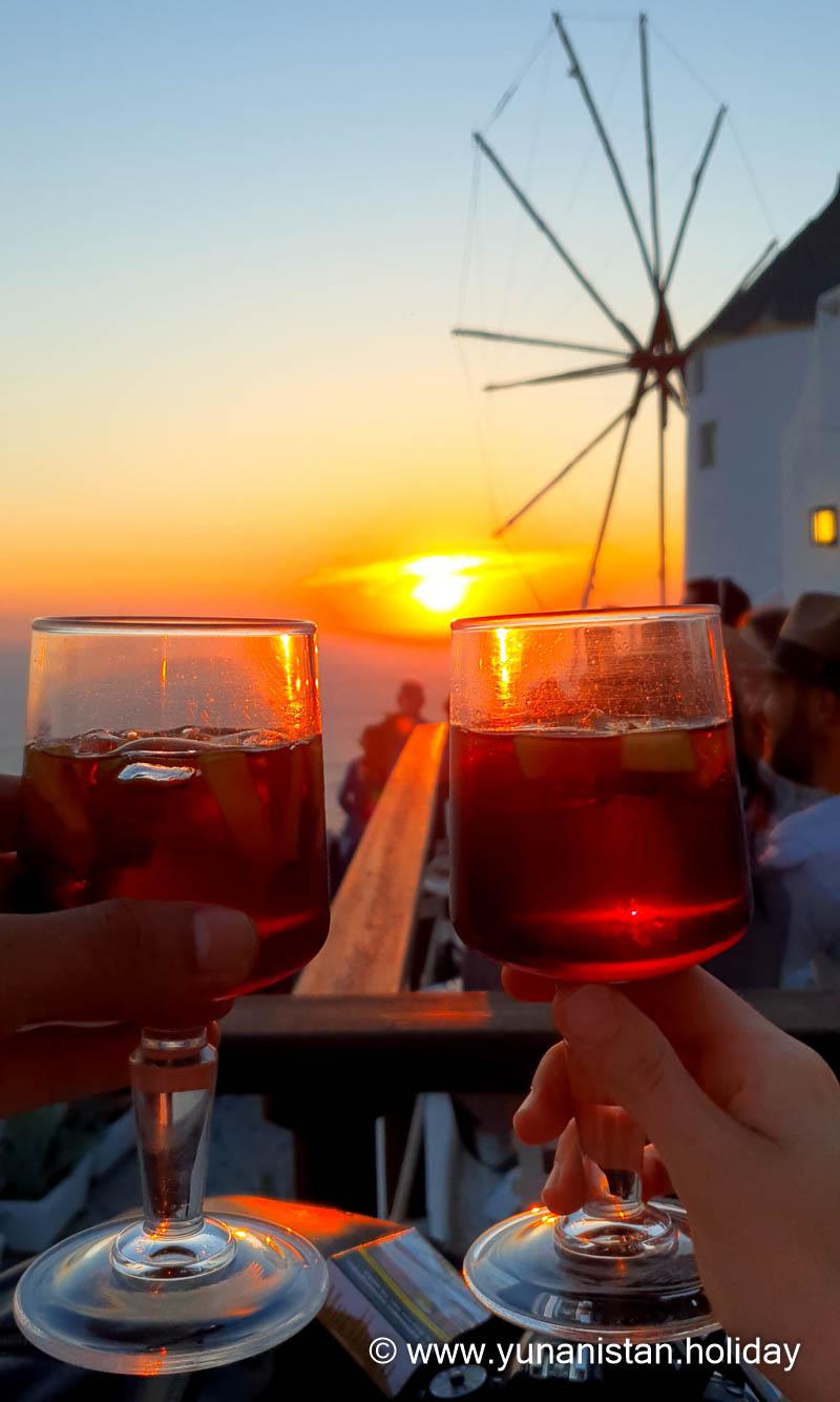 Santorini Oia günbatımı